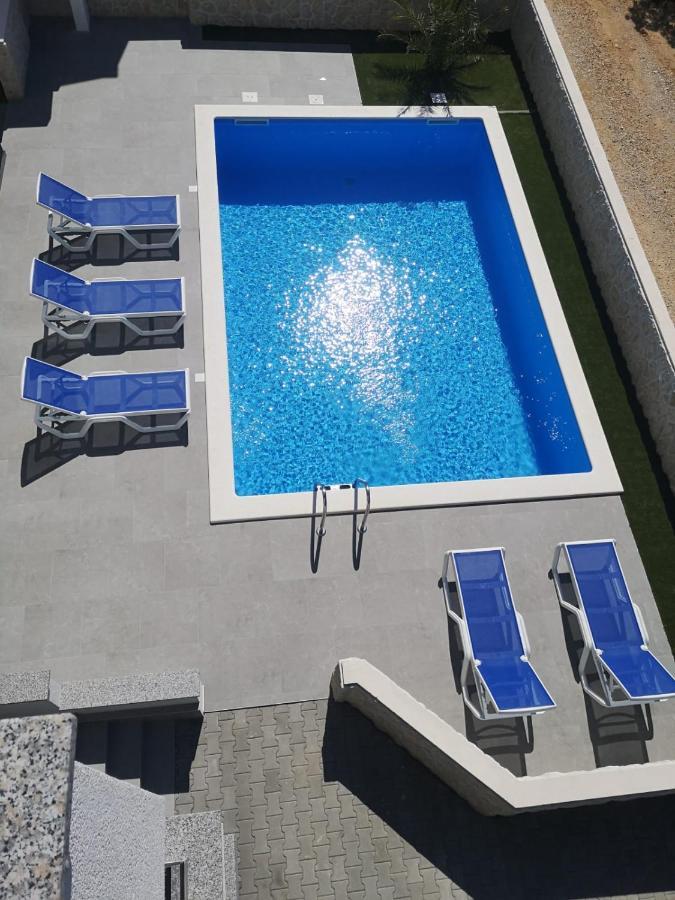 Villa Mateo Новаля Екстериор снимка